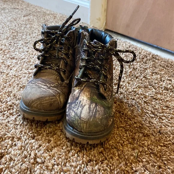 Faded glory camo boot size